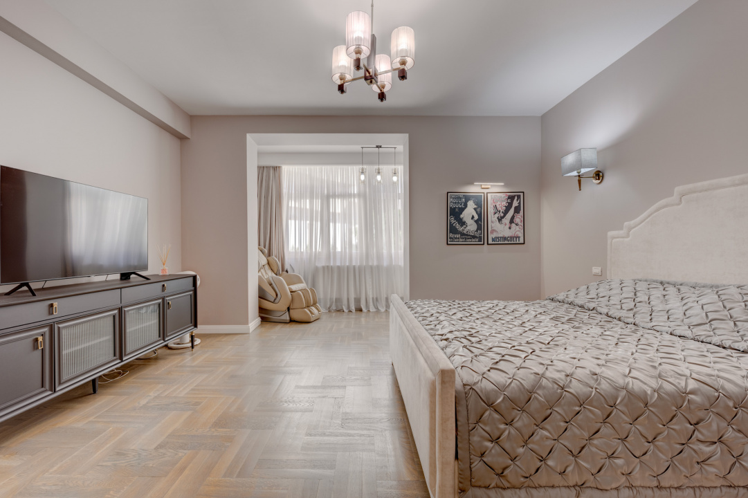 CAROL - EPISCOP CHESARIE, APARTAMENT 250 MP TOTAL, CURTE 250 MP!